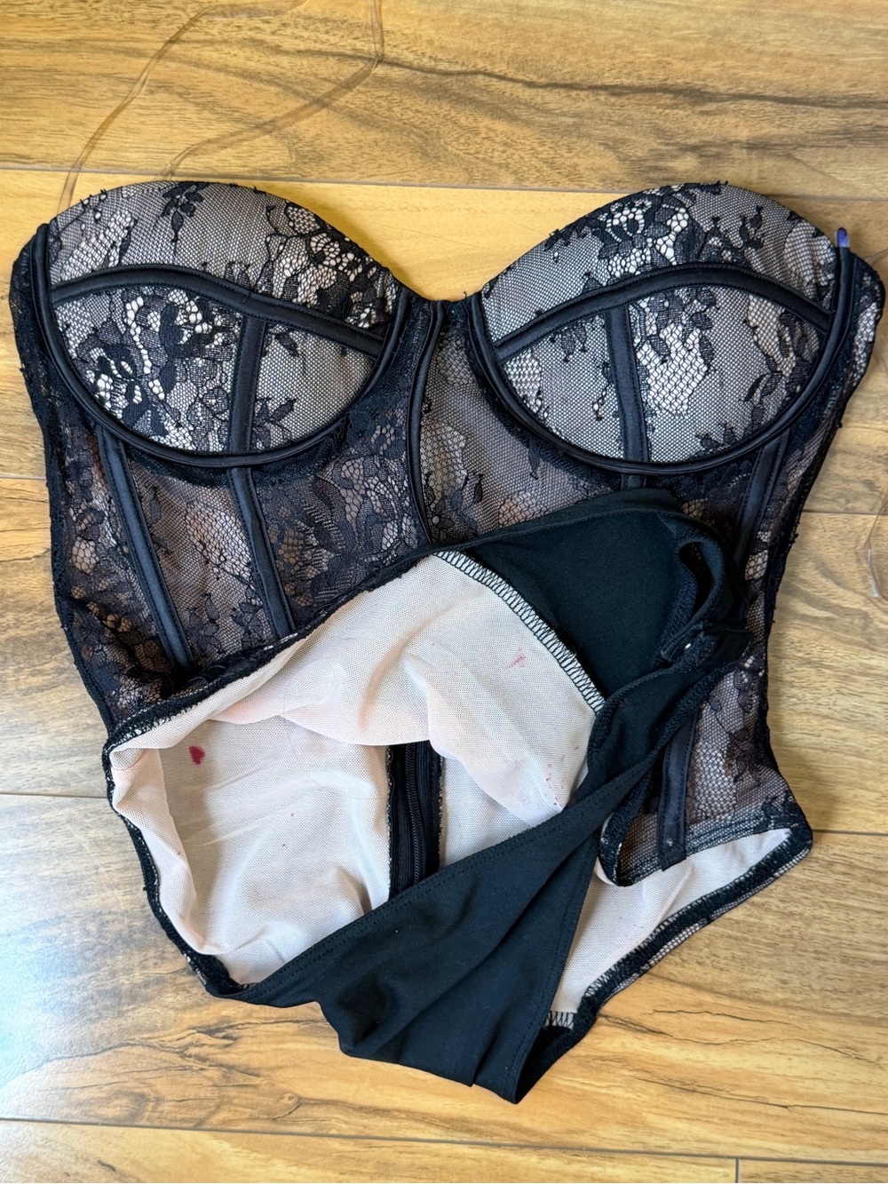 WOKE UP IN PARIS LACE BODYSUIT - Black - Picture 6 of 9